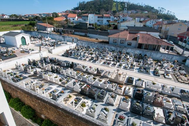 Cemit&eacute;rio de La&uacute;ndos